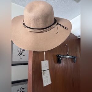 Elegant Tan Wide-Brim Fedora Hat with Black Band NWT but price missing.